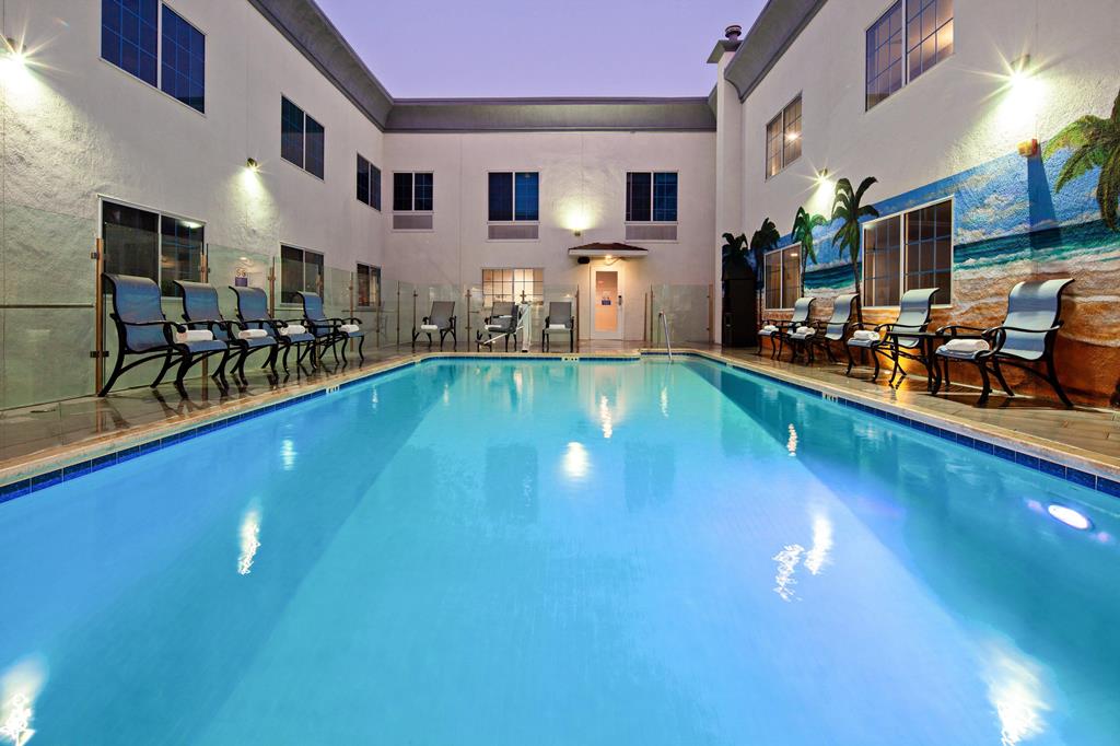 Holiday Inn Express Hollywood Walk of Fame