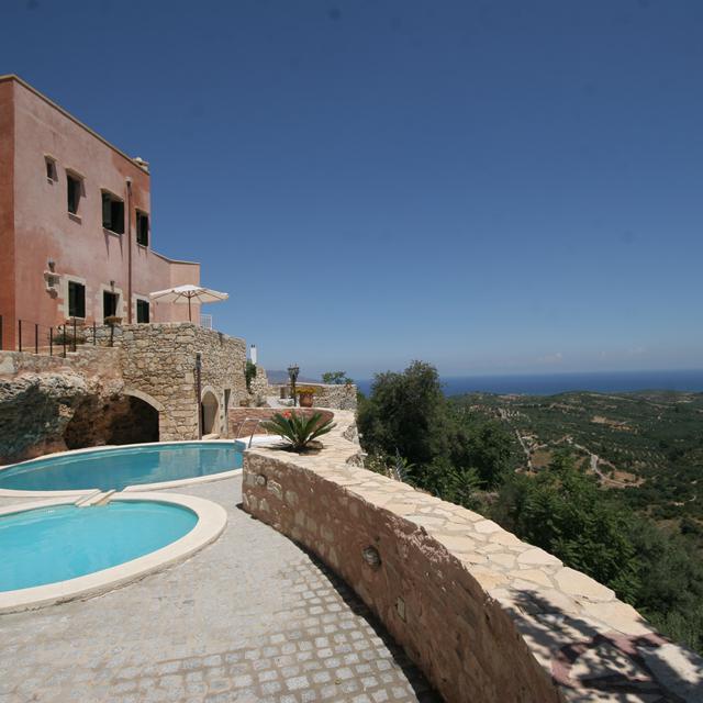 Kastellos Village