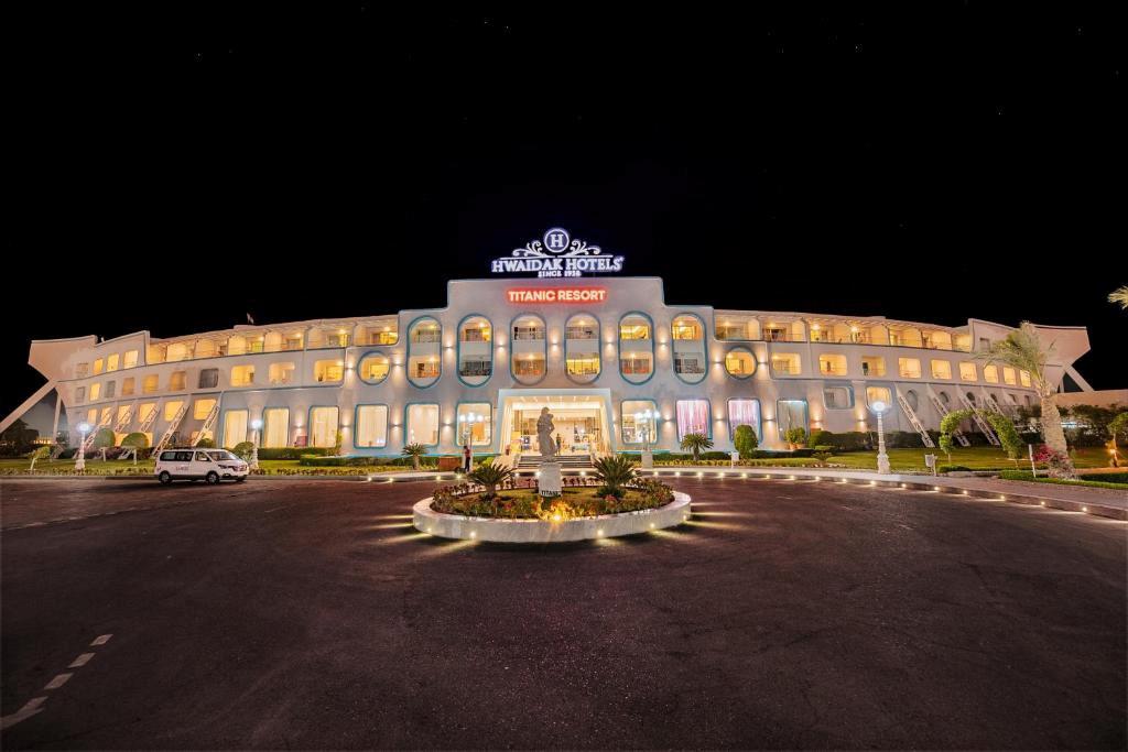 Titanic Aqua Park Resort