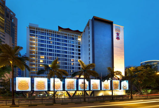 Royal at Newton Hotel